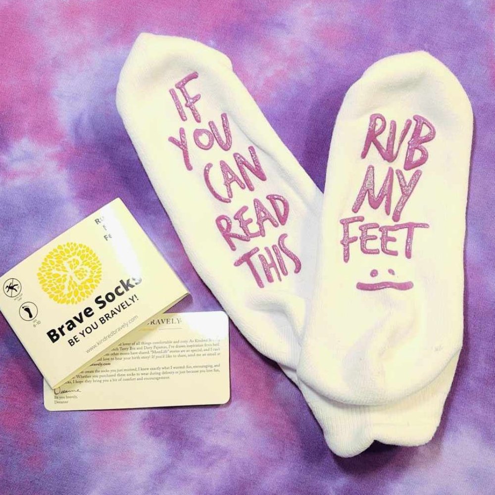 NWT Kindred Bravely Rub My Feet Grippy Socks: Size 6-10